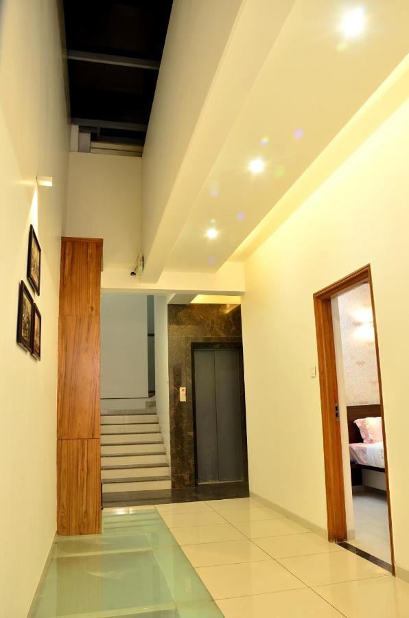 Hotel Sri Sri Executive, Kolhapur Exterior foto