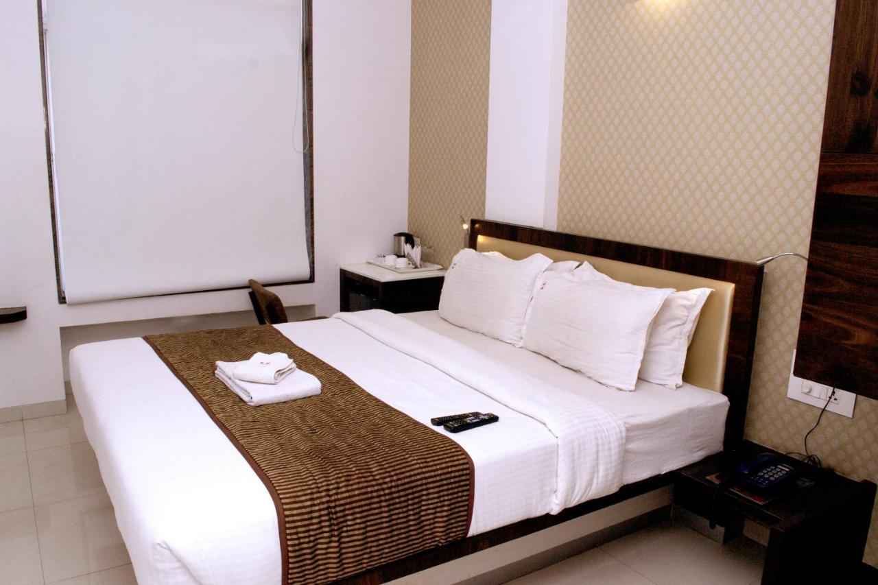Hotel Sri Sri Executive, Kolhapur Exterior foto
