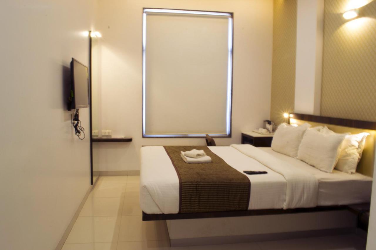 Hotel Sri Sri Executive, Kolhapur Exterior foto