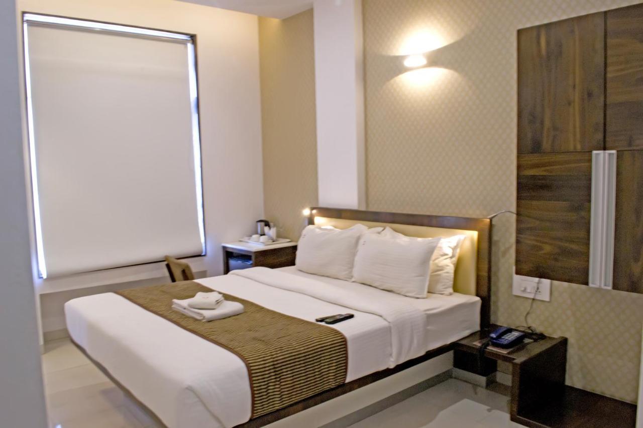 Hotel Sri Sri Executive, Kolhapur Exterior foto