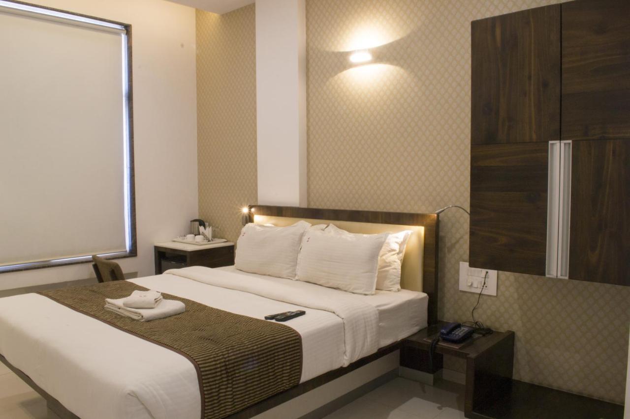 Hotel Sri Sri Executive, Kolhapur Exterior foto