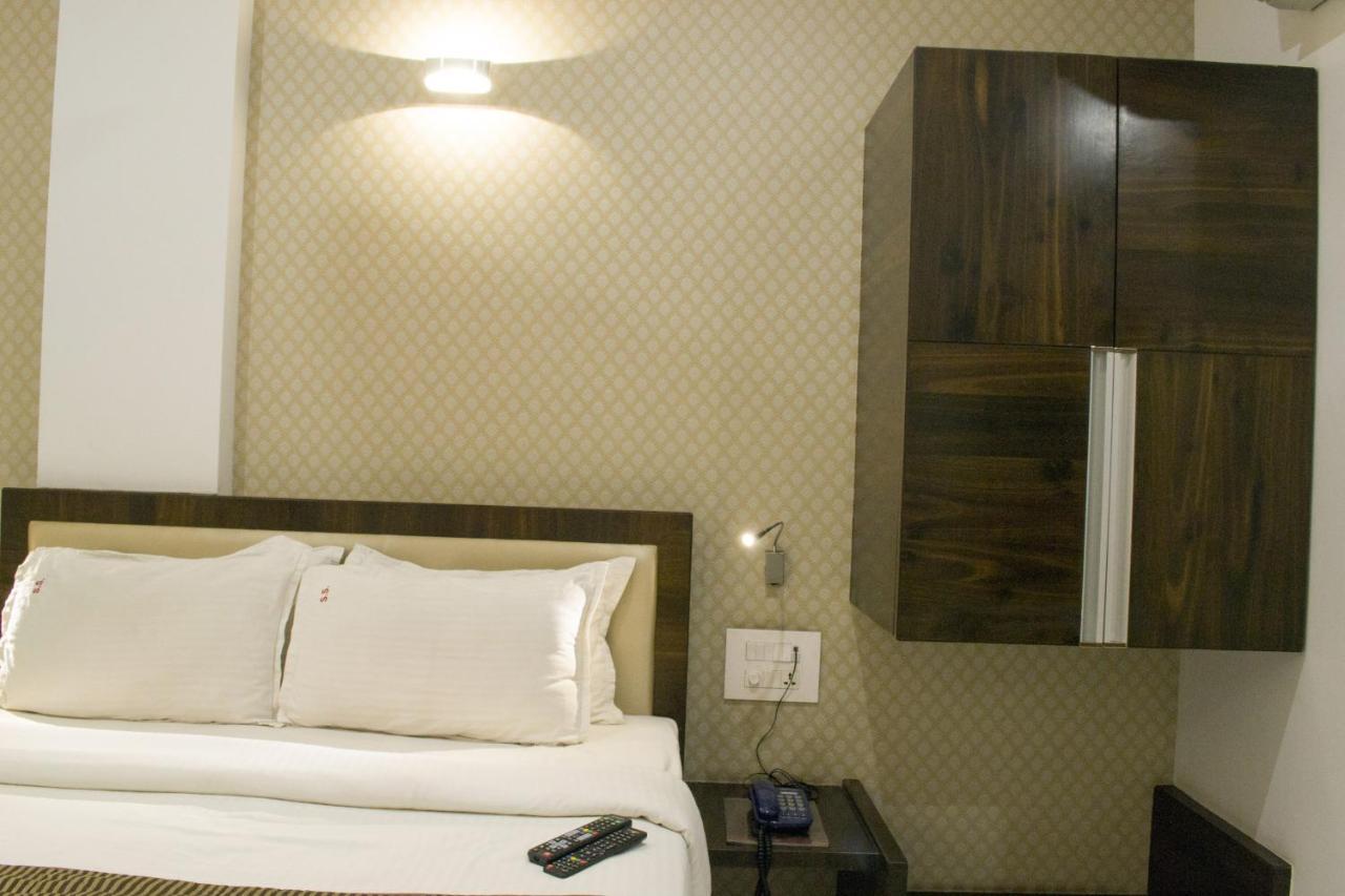 Hotel Sri Sri Executive, Kolhapur Exterior foto