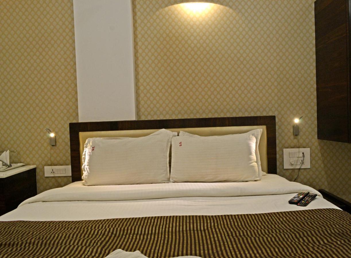 Hotel Sri Sri Executive, Kolhapur Exterior foto