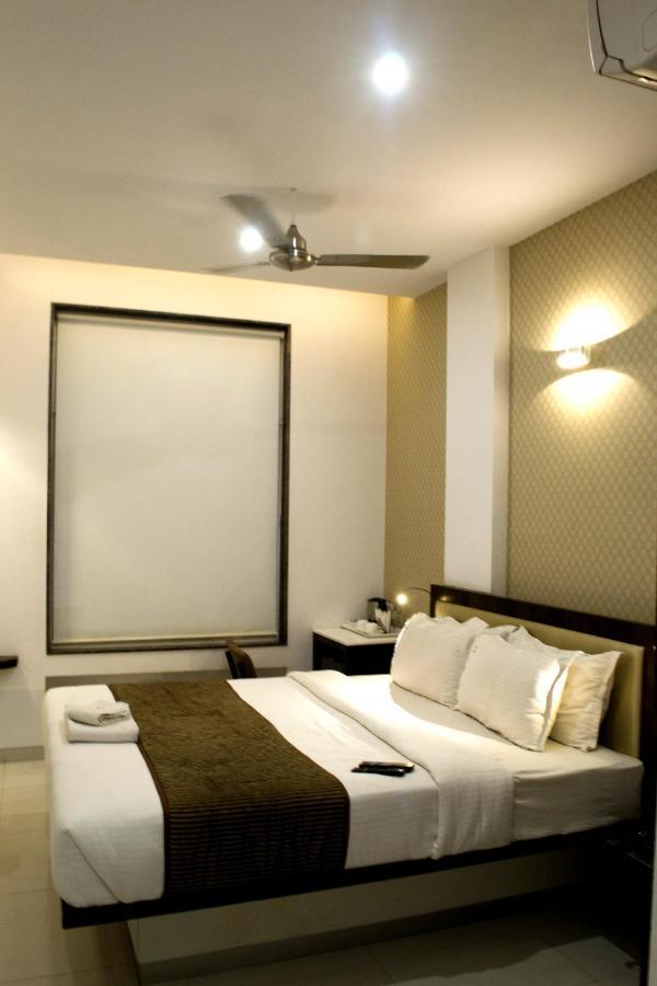 Hotel Sri Sri Executive, Kolhapur Exterior foto