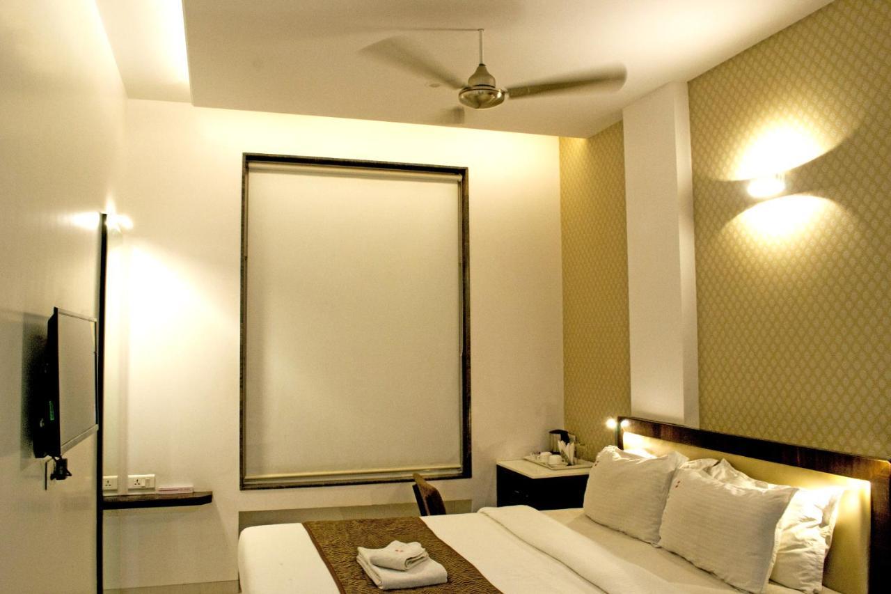 Hotel Sri Sri Executive, Kolhapur Exterior foto