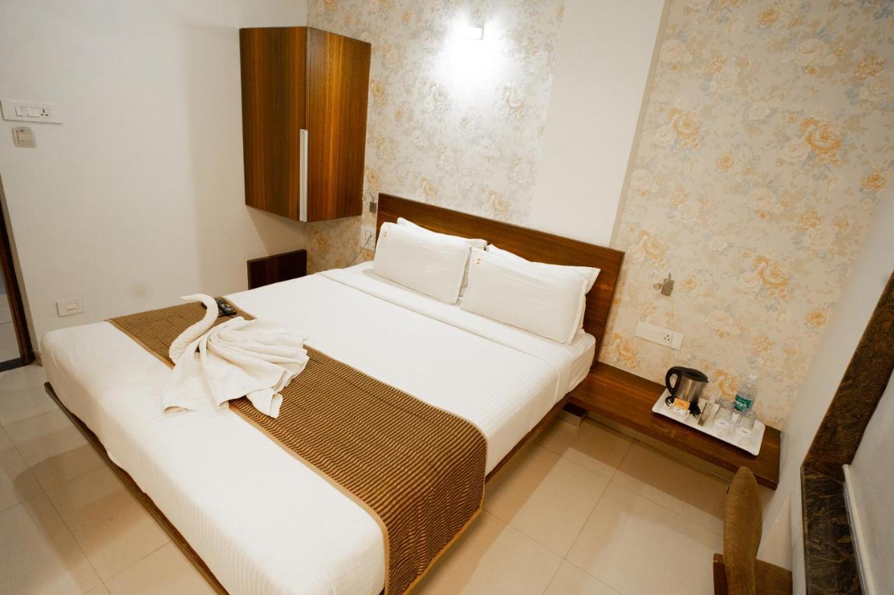 Hotel Sri Sri Executive, Kolhapur Exterior foto