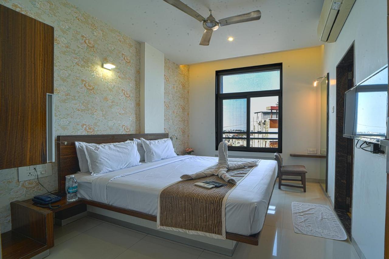 Hotel Sri Sri Executive, Kolhapur Exterior foto
