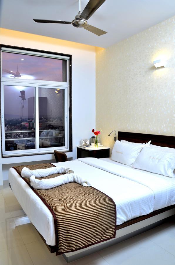 Hotel Sri Sri Executive, Kolhapur Exterior foto